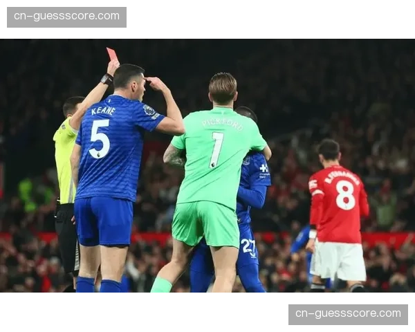 从门将到英雄:报道埃弗顿门将皮克福德补时阶段头球绝平全过程 从门将到英雄:报道埃弗顿门将皮克福德补时阶段头球绝平全过程