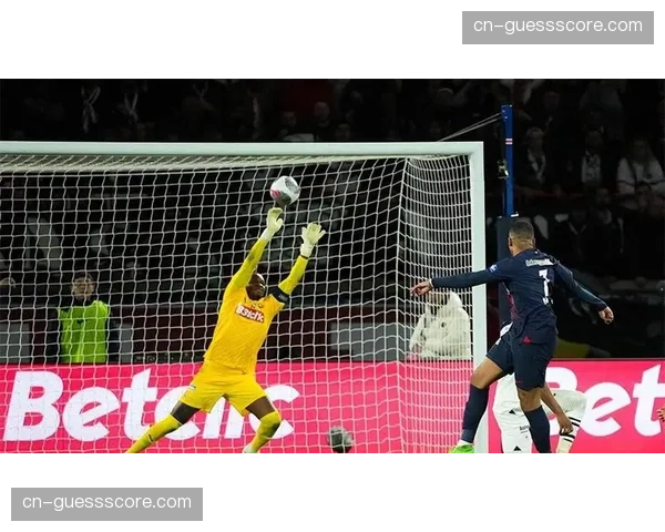 巴黎圣日耳曼2-2主场战平阿森纳,萨卡、姆巴佩各入一球 巴黎圣日耳曼2-2主场战平阿森纳,萨卡、姆巴佩各入一球