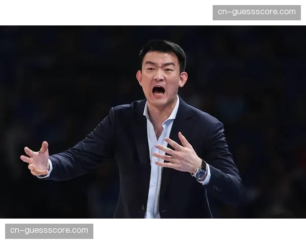 CBA联赛与知名运动品牌合作推出复古球衣，引发年轻球迷抢购热潮